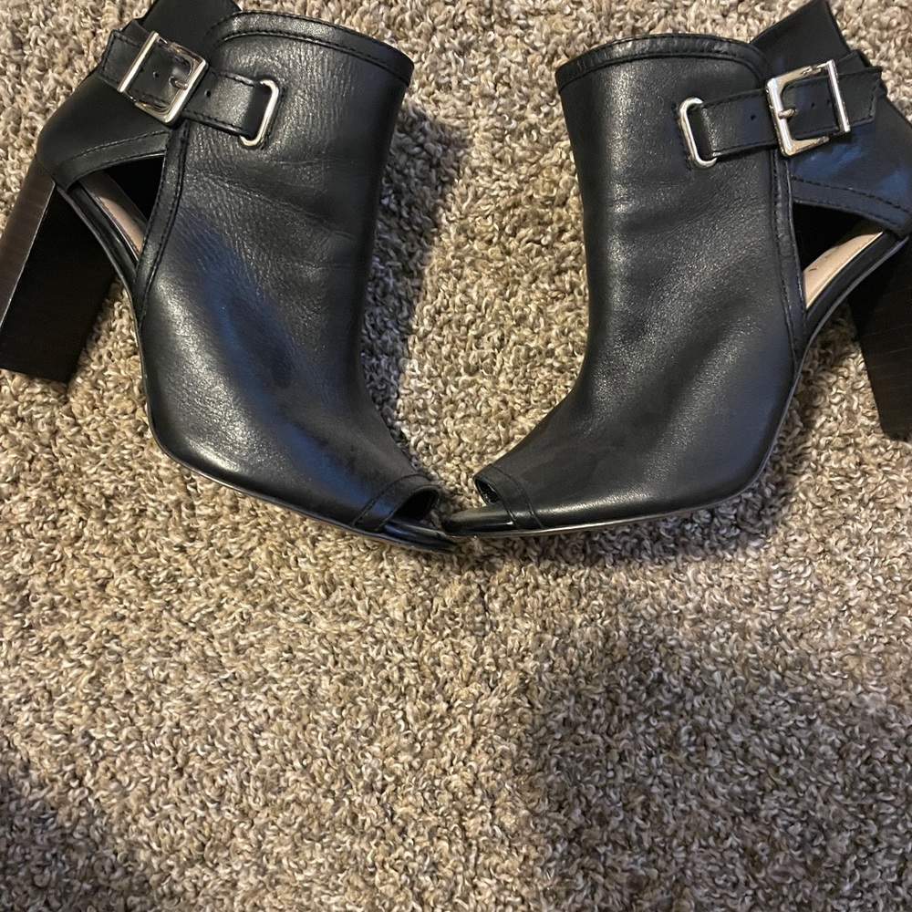Ankle leather booties
